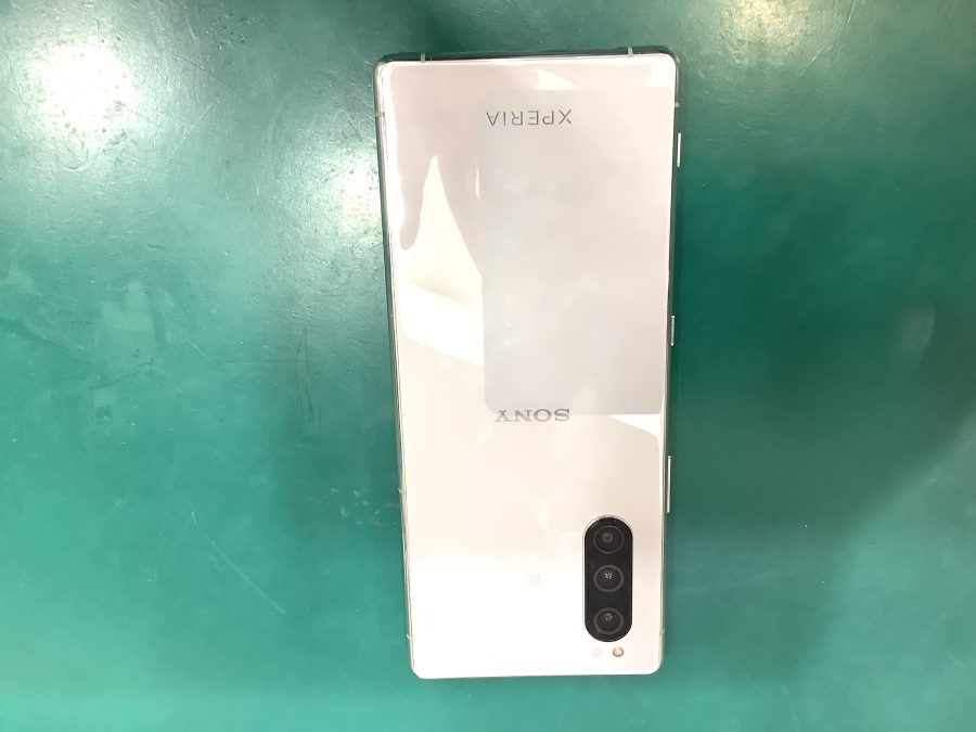 藤沢市羽鳥からお越しのお客様より、減りの早くなってしまったXperia5(エクスペリア5)のバッテリー交換修理