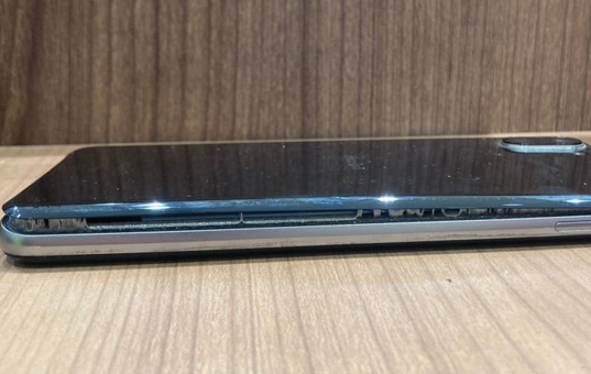 バッテリーが膨張してしまったAQUOSR3(アクオスアールスリー)の修理を承りました！【スマホ修理工房仙台PARCO2店】