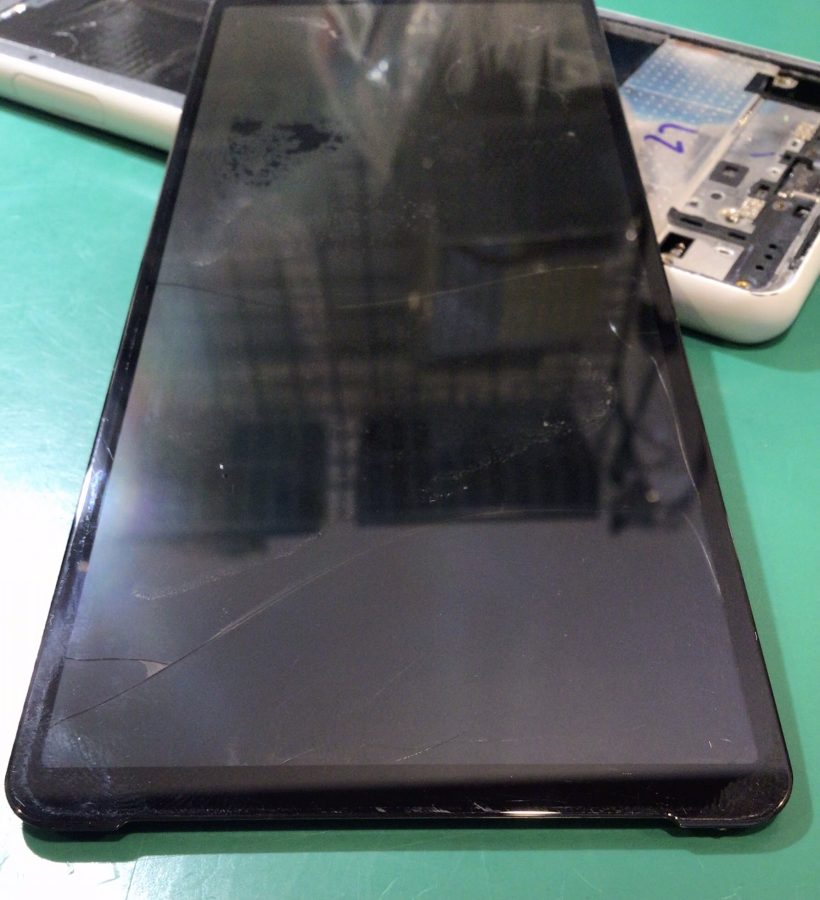 Xperia 10 III (SOG04) 画面表示不可 （有機EL割れ）【スマホ修理工房 東松山店】