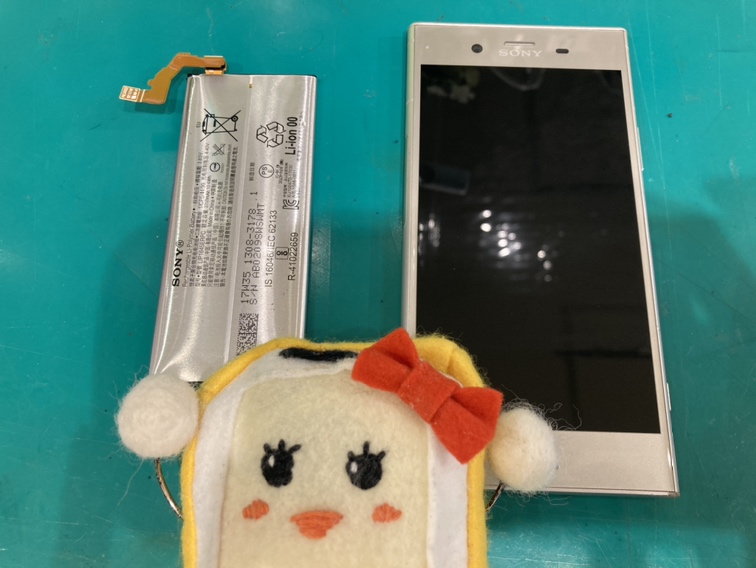 XperiaXZ1(エクスペリア)のバッテリー膨張ならスマホ修理工房新宿ペペ店にお任せください✨