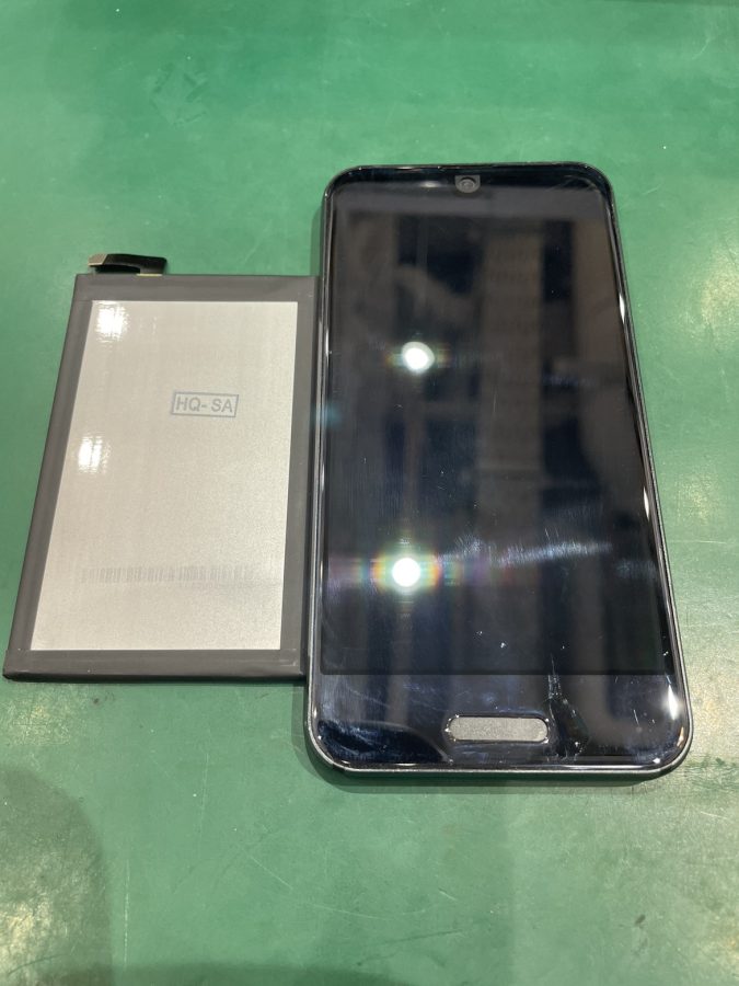 AQUOS R compactのバッテリー交換は、【スマホ修理工房池袋P’パルコ店】でデータそのまま即日修理が可能です♪