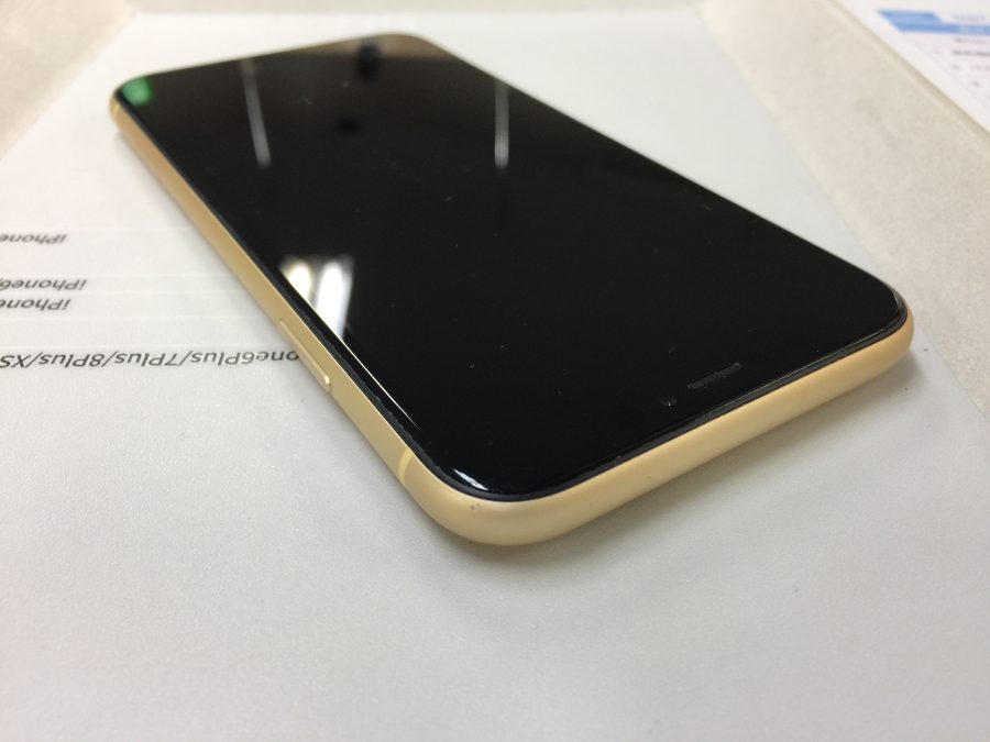 iPhoneXRの液晶破損！最短即日・データそのままで修理対応可能です♪【スマホ修理工房王子店】