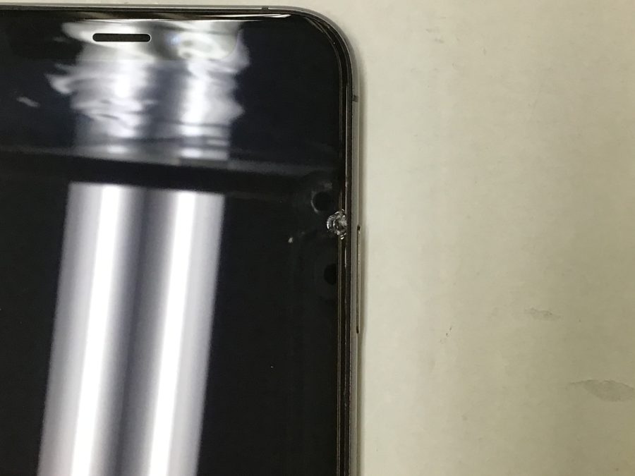 iPhoneXSの液晶破損！最短即日・データそのままで修理対応可能です♪【スマホ修理工房王子店】