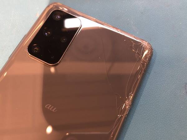ひび割れしたSAMSUNG Galaxy S20+ 5G（SCG02／SC-52A）のバックパネルは、スマホ修理工房渋谷店で新し