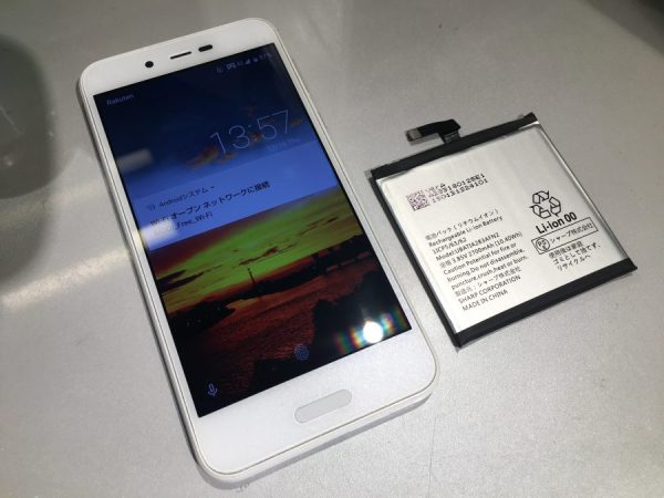 SHARP AQUOS sense lite（SH-M05）のバッテリー交換は、AQUOS（アクオス）オリジナルバッテリー取扱店
