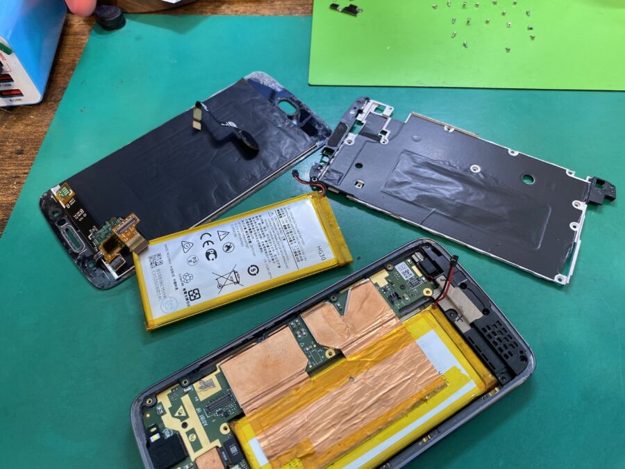 Motorola Moto G5s バッテリー膨張 【スマホ修理工房草加駅前店】