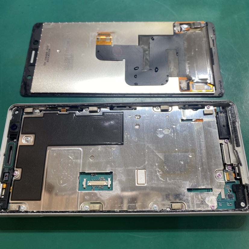 XZ2 Compact（SO-05K）の水没復旧でしたら、スマホ修理工房池袋P'パルコ店へ！！