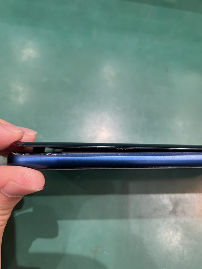 HUAWEI Honor9（ファーウェイ）がバッテリー膨張で背面が浮いている⁉スマホ修理工房池袋P’パルコ店でサクッと交換！