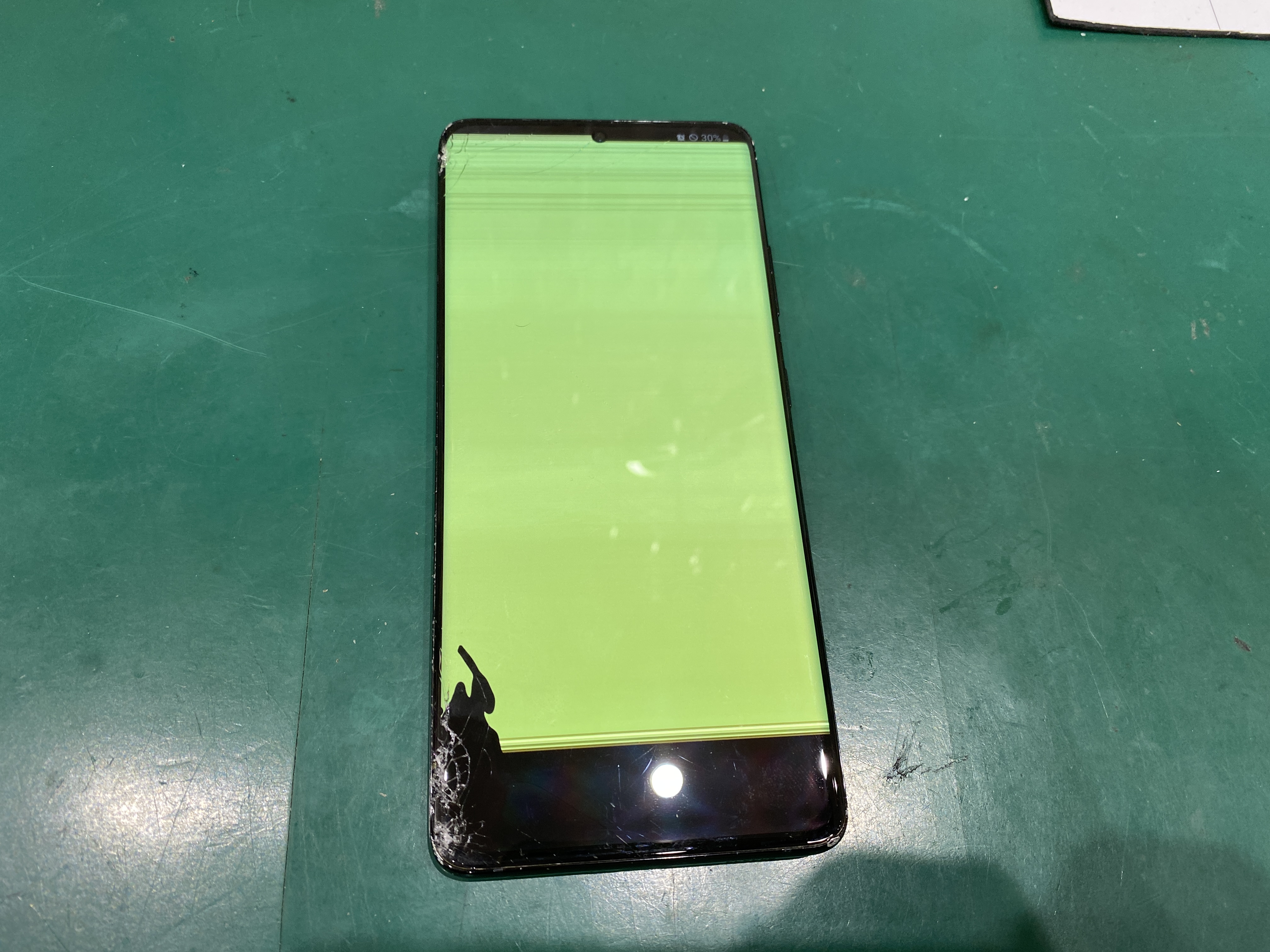 GalaxyS21 Ultra(ギャラクシー)の画面が割れて映らない、データーそのままの修理を希望なら【スマホ修理工房西大島店】