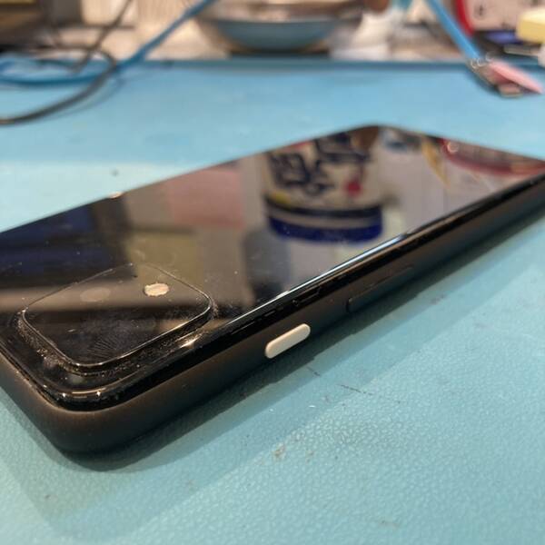 GooglePixel4（グーグルピクセル4）のバッテリーが膨張してきた！でも大丈夫！スマホ修理工房渋谷店で即日バッテリー交換が