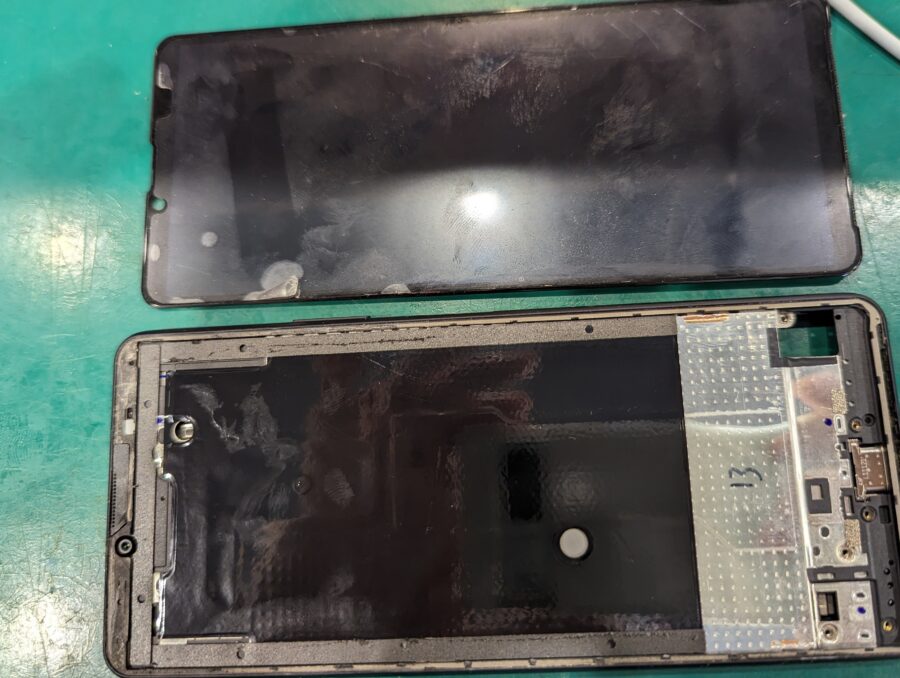 落として画面が点かなくなったXperia 10 Ⅲ(エクスペリア)、画面交換修理ならスマホ修理工房ペリエ千葉店へ！