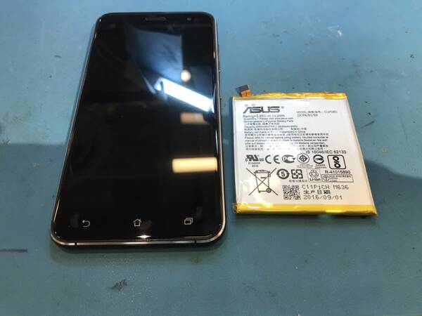 電池の持ちが悪くなったASUS Zenfone3（ZE520KL）のバッテリー交換ならスマホ修理工房渋谷店へ！