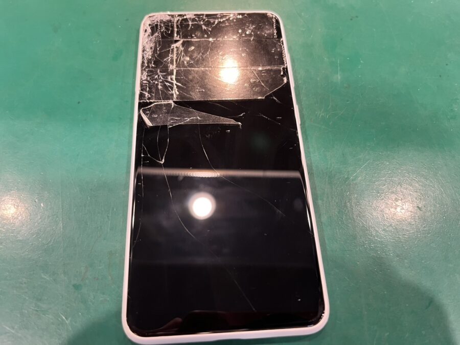 GalaxyA22 5Gの画面割れ😢　スマホ修理工房ペリエ千葉店で即日修理できます！