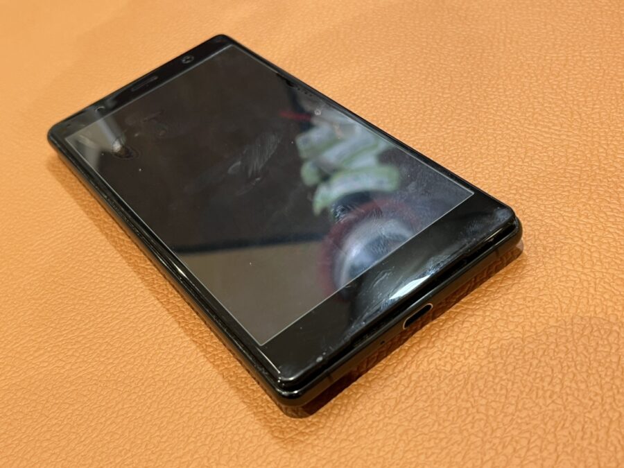 パネルが浮いてきているXperiaXZ2premium(エクスペリアエックスゼットツープレミアム)をお持ち込み頂きました