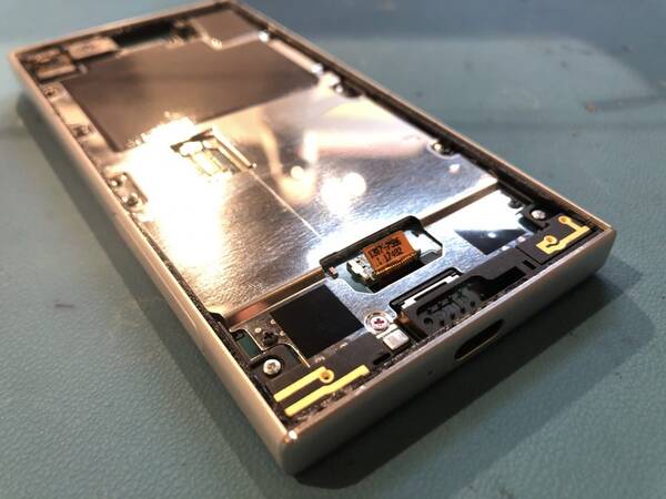 Xperia XZ1 Compact（SO-02K）が充電できない！？スマホ修理工房渋谷店で充電コネクタの修理を行いました！