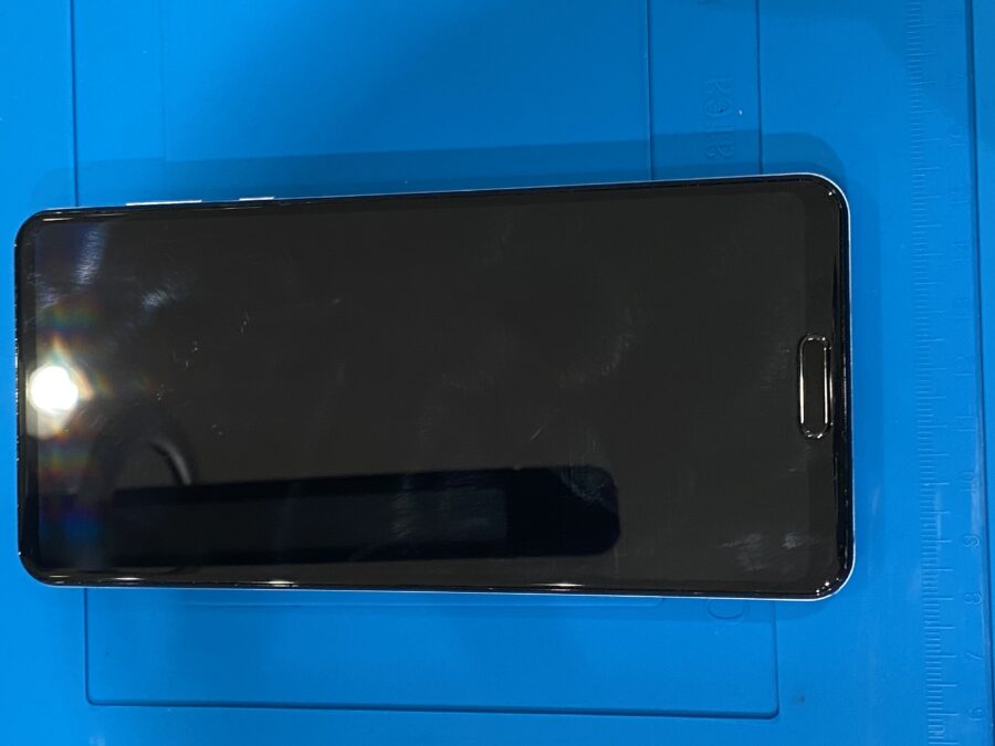 バッテリーがすぐなくなってしまうAQUOSR5G(アクオスアールファイブジー)のバッテリー交換を行わせて頂きました。
