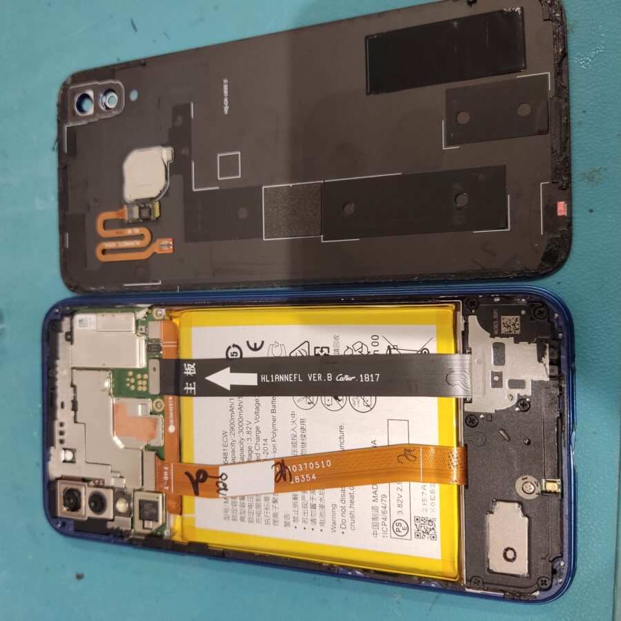 HUAWEI(ファーウェイ) P20liteのバッテリー交換行いました！【スマホ修理工房　新宿PePe店】