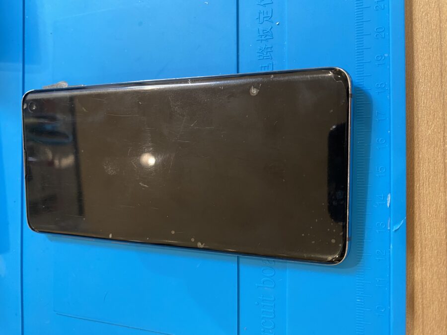 バッテリーが大きく膨らんでしまったGalaxyS9(ギャラクシーエスナイン)のバッテリー交換を行いました