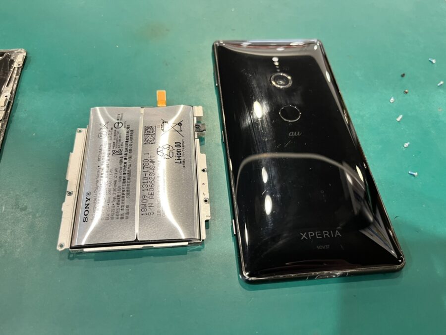 XperiaXZ2(エクスペリア)の画面が浮いてきたのはバッテリーの膨張？千葉駅ビル地下1階スマホ修理工房ペリエ千葉店へご相談下
