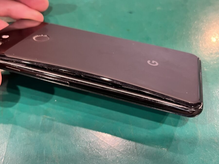 Pixel4(ピクセル)が膨らんだ⁉︎膨張したバッテリーの交換はスマホ修理工房ペリエ千葉店へご相談ください‼︎