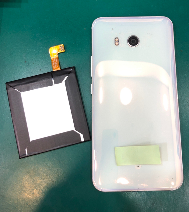 【バッテリー修理】茅ヶ崎市からお越しのお客様より、HTC(エイチティーシー)をお持ち込みいただきました！