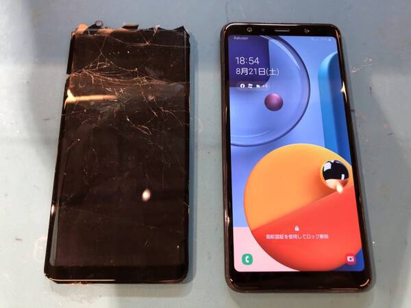 画面がバキバキに割れたSAMSUNG Galaxy A7 2018（SM-A750C）を「スマホ修理工房渋谷店」でピカピカの新品