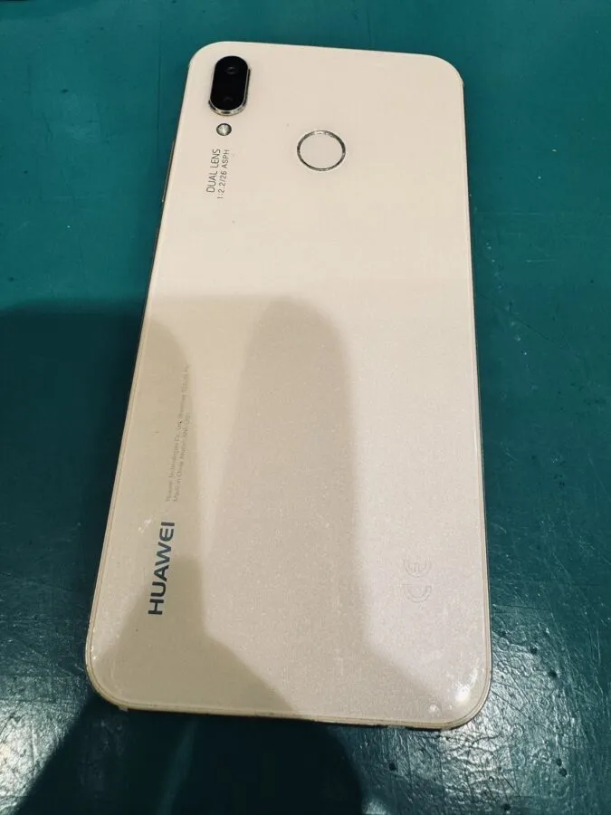 【バッテリー交換修理】HUAWEI P20 lite のバッテリー交換修理なら、即日対応の「スマホ修理工房 横浜戸塚モディ店」に