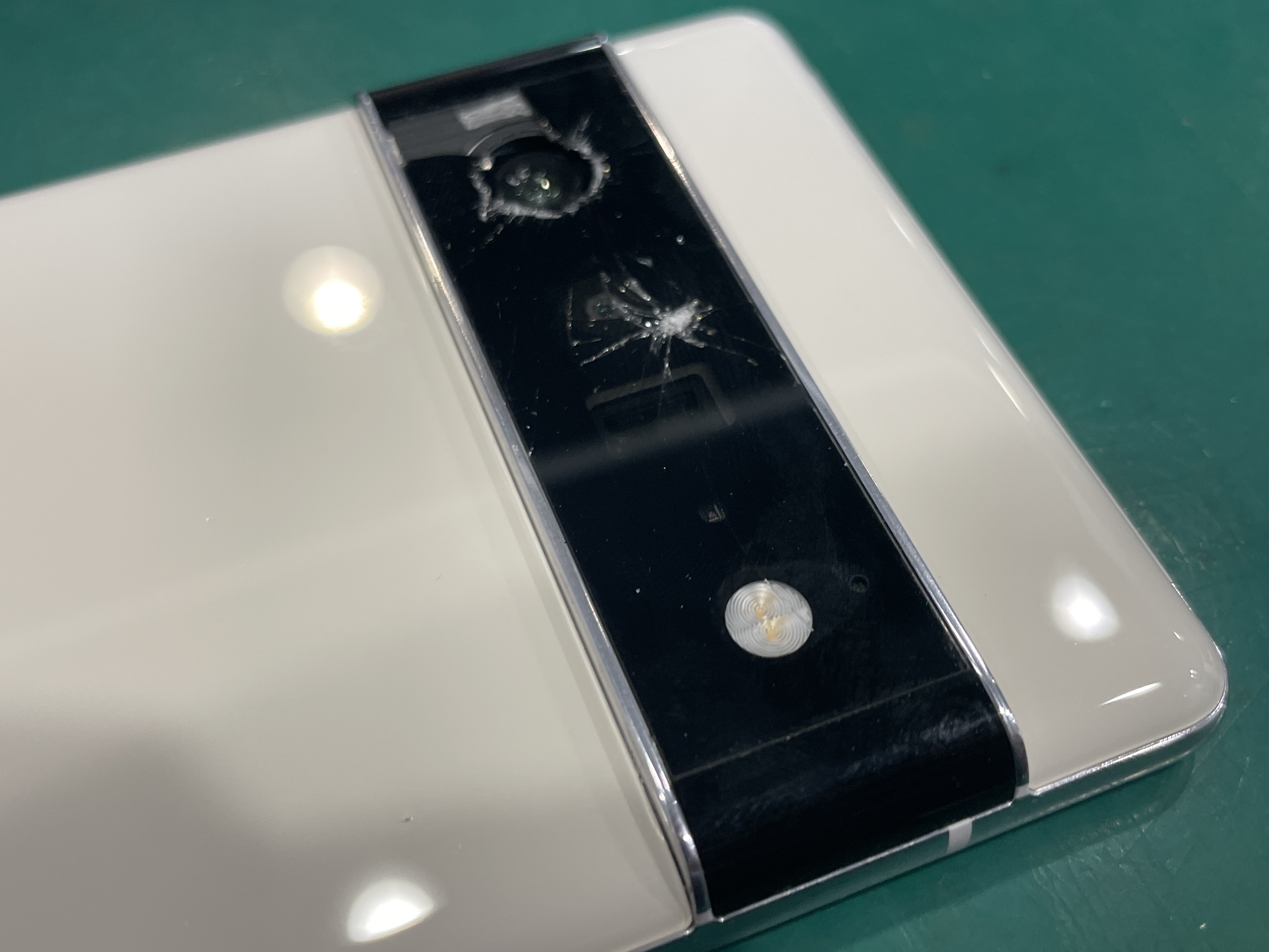 Pixel6Pro(ピクセル)のカメラレンズ割れを修理しました！スマホ修理工房ペリエ千葉店なら即日お渡しできるかも！