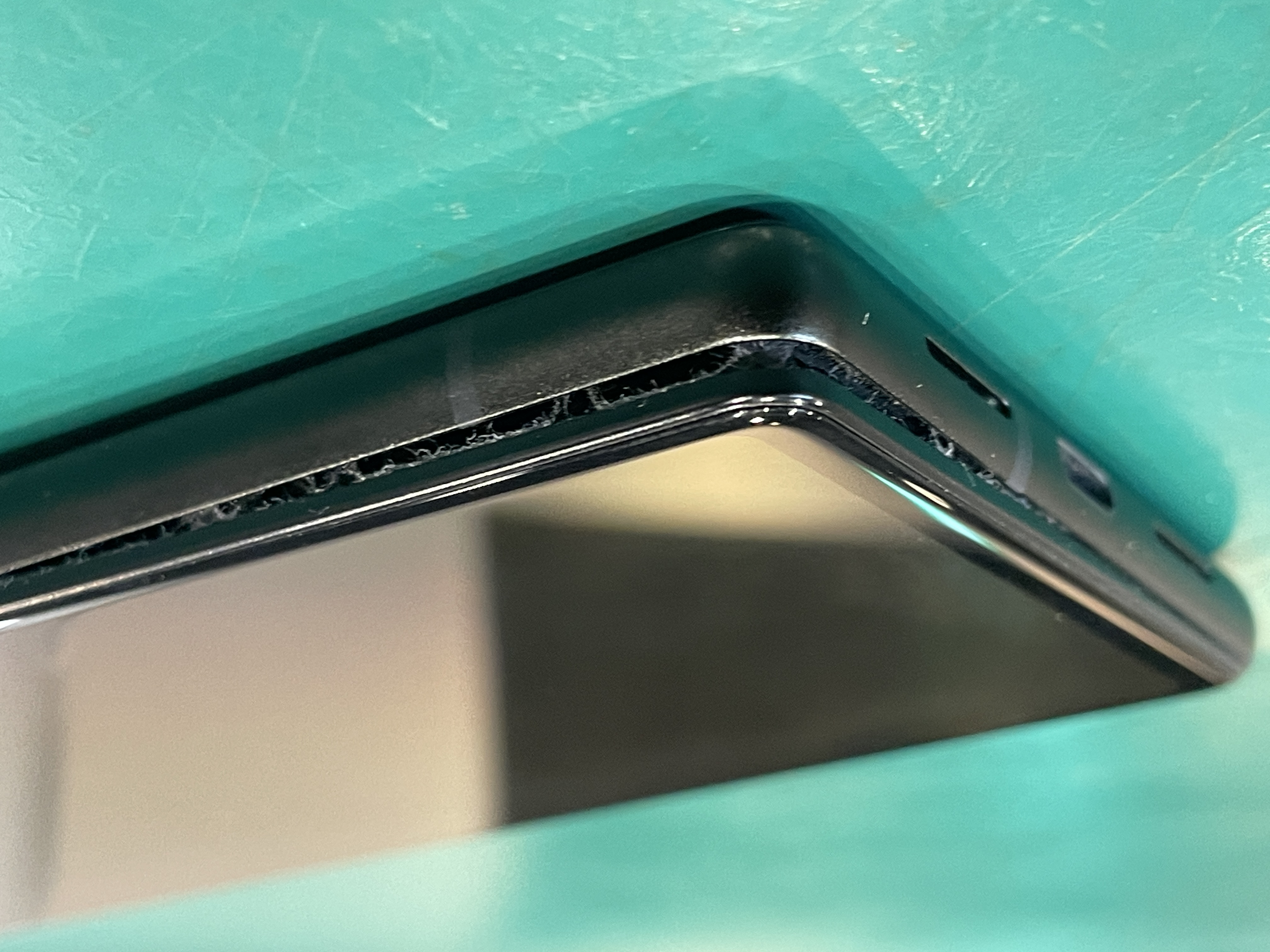 Pixel6(ピクセル)の画面が浮いてきた!?膨張したバッテリーの交換ならスマホ修理工房ペリエ千葉店へおまかせください！