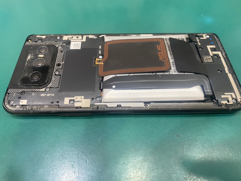 【バッテリー膨張修理】藤沢市からお越しのお客様より、ZenFone8(ゼンフォン8)をお持ち込みいただきました！【スマホ修理工房