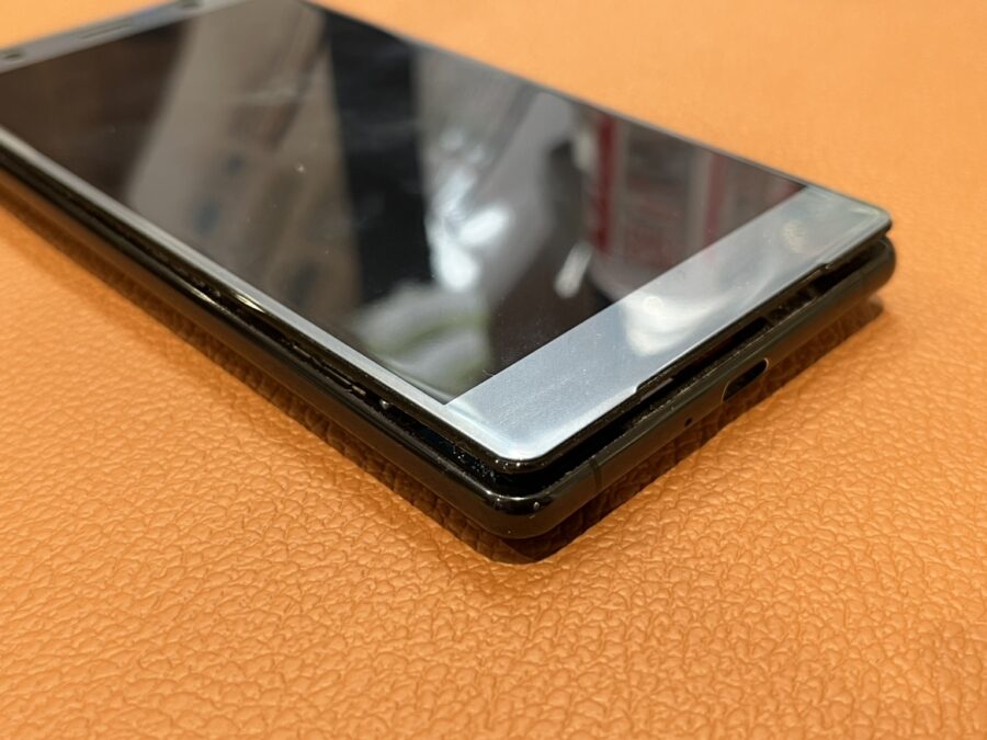 バッテリーが膨らみパネルの浮いているXperiaXZ2premium(エクスペリアエックスゼットツープレミアム)修理を行いました