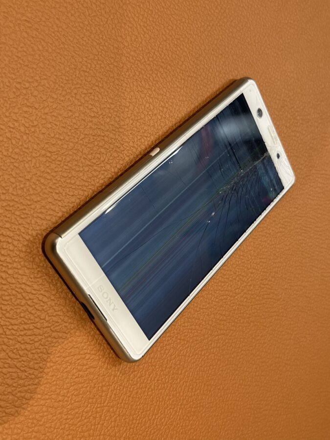 激しいダメージが予想されるXperiaAce(エクスペリアエース)パネルの交換を行いました!【スマホ修理工房仙台PARCO2店】