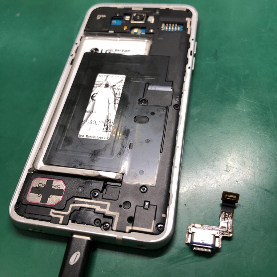 LG Style（L-02K）の充電コネクタ交換！データそのままで修理対応いたします😊👍【池袋P'パルコ本店】