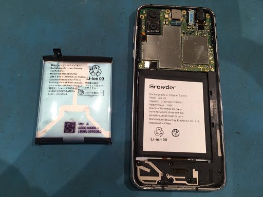【SHARP】AQUOS R2（アクオス）のバッテリー交換ならデータそのまま、即日修理のスマホ修理工房渋谷店へ！