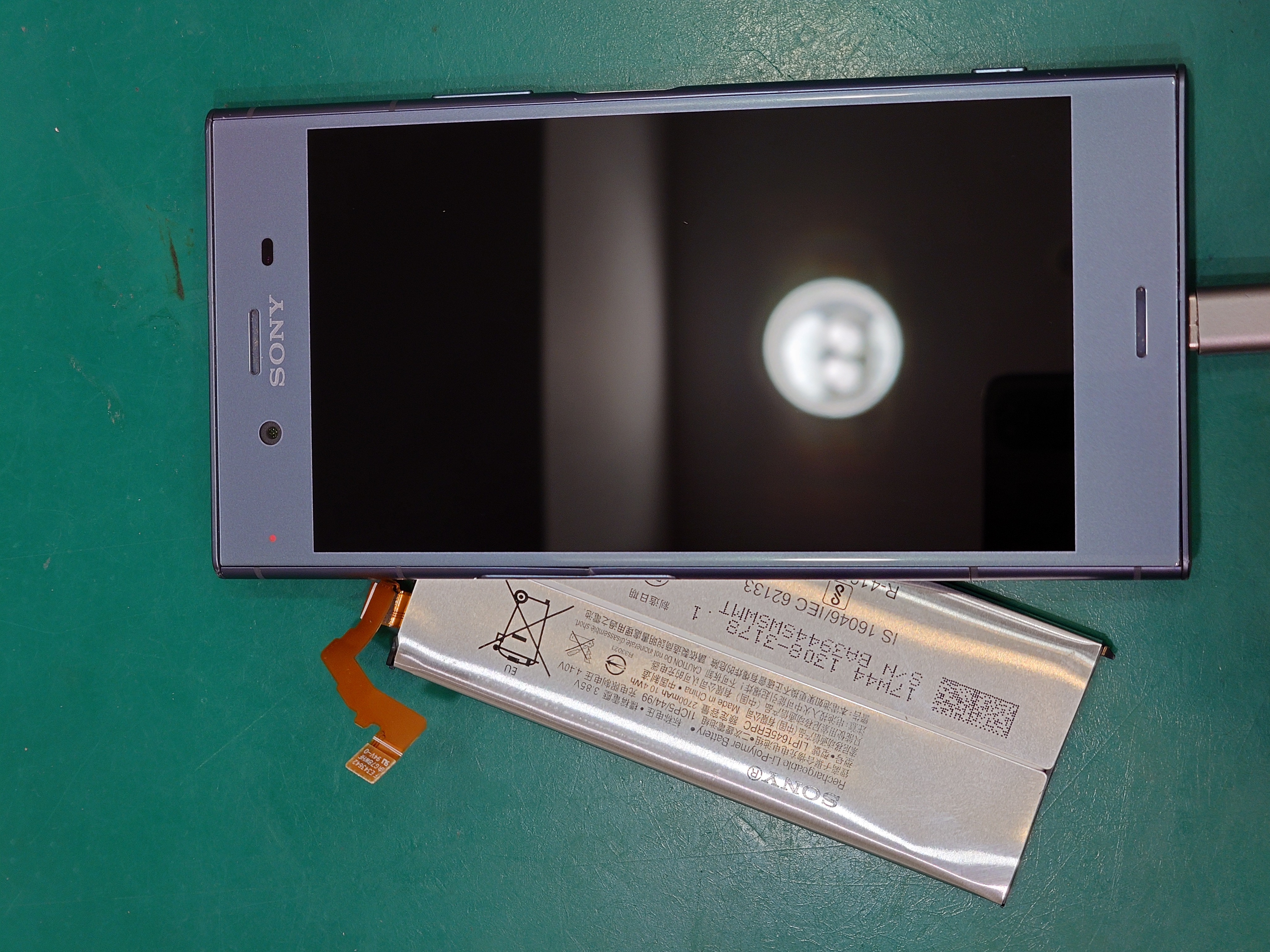 【バッテリー交換修理】鎌倉市からお越しのお客様より、Xperia XZ1(エクスペリア エックスゼットワン)をお持ち込み