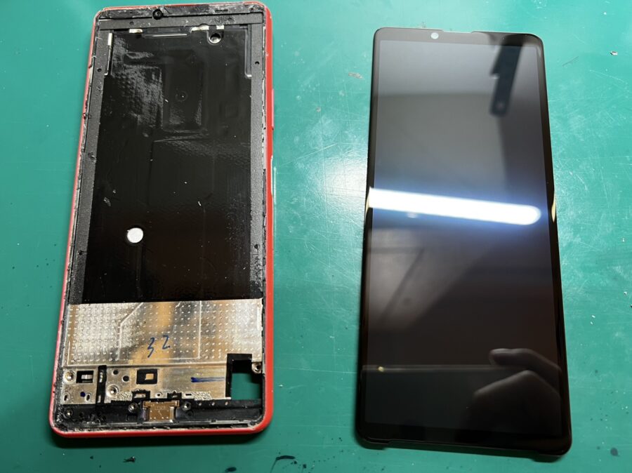 Xperia 10 iii(エクスペリアテンマークスリー)の画面交換を行いました！【スマホ修理工房　新宿PePe店】