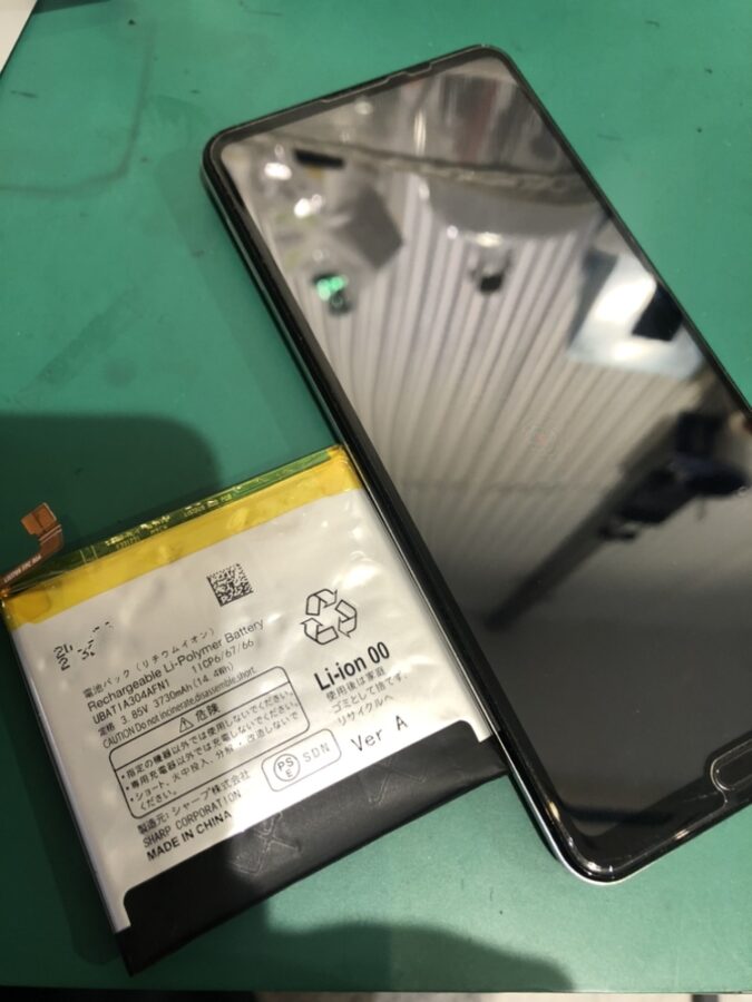 AQUOS R5Gの膨張したバッテリーも在庫次第で即日修理可能です！【スマホ修理工房渋谷店】