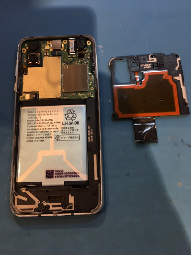 SHARP AQUOS R2（シャープ・アクオス）のバッテリー交換をするなら、スマホ修理工房渋谷店へお任せください！