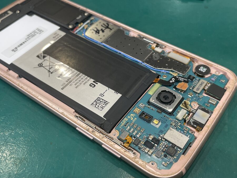 Galaxy S7 Edge(ギャラクシー)sc-02hのバッテリー交換ならスマホ修理工房ペリエ千葉店にお問合せ下さい！