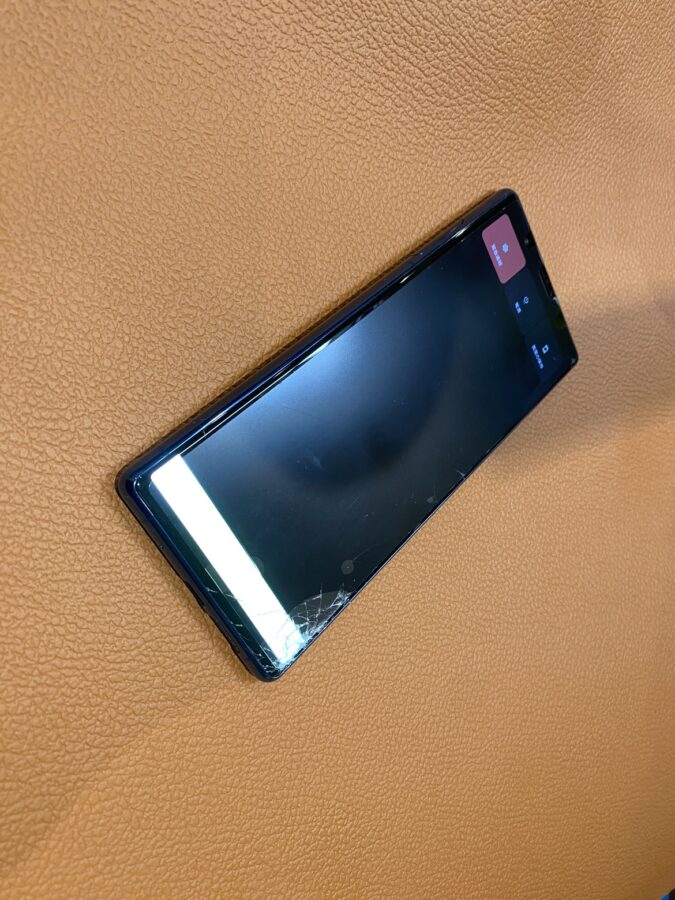 液晶に白い線の入るXperia5（エクスペリアファイブ）パネルの交換を行いました!【スマホ修理工房仙台PARCO2店】
