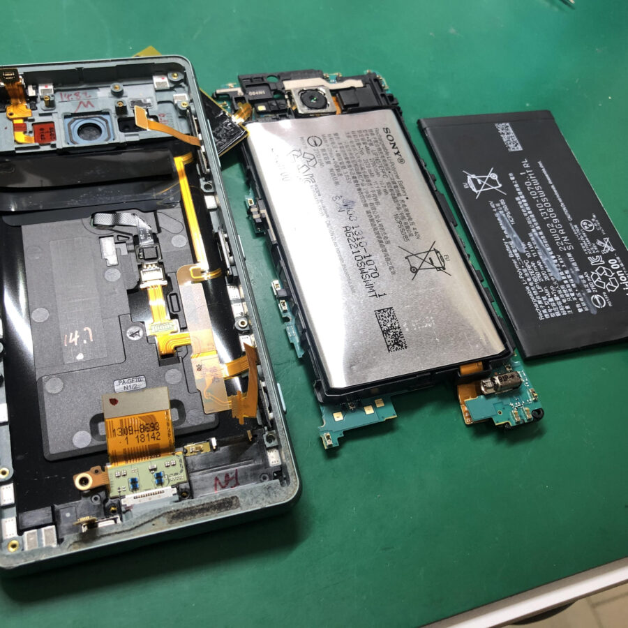 Xperia XZ2Compact（エクスペリア/SO-05K）のバッテリー交換📱✨最短即日・データそのままで修理できます！！