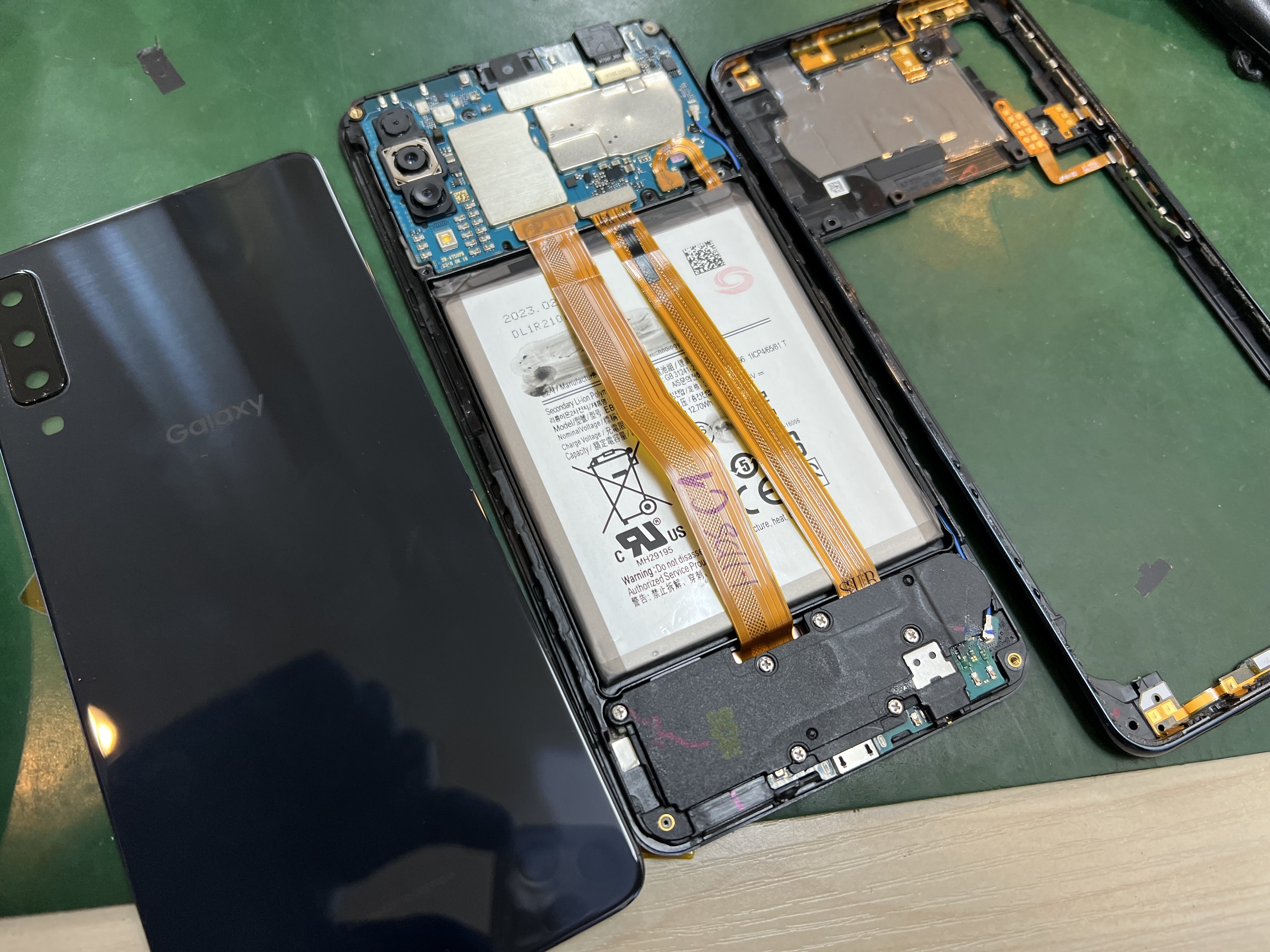 GalaxyA7 のバッテリー交換を行いました！