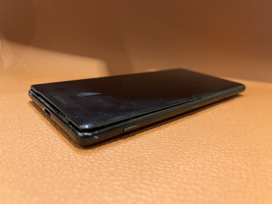 バッテリーが膨らんでいるXperiaXZ2(エクスペリアエックスゼットツー)の修理を行いました!