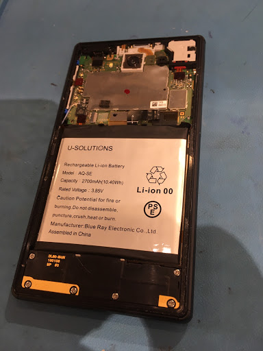 バッテリーが膨張しているSHARP AQUOS ZETA（シャープ・アクオス）のことなら、スマホ修理工房渋谷店までご相談ください