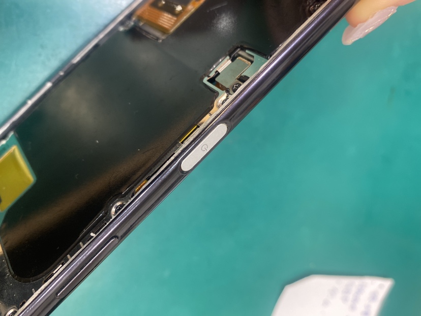 【電源ボタン修理】茅ヶ崎市からお越しのお客様より、XperiaXZ1compact(エクスペリアXZ1compact)をお持ち込