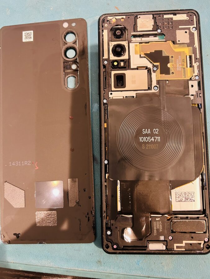 Xperia1ⅲ（エクスペリア）の水没修理ならデータそのまま、即日修理のスマホ修理工房渋谷店へ！