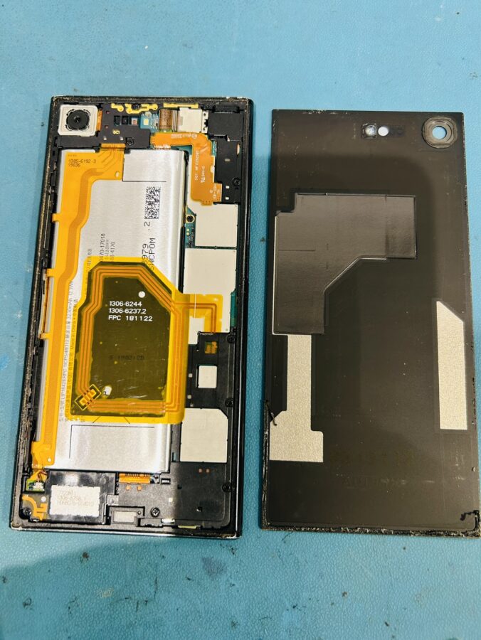 Xperia XZ Premium（エクスペリア）のバッテリー交換修理ならデータそのまま、即日修理のスマホ修理工房渋谷店へ！