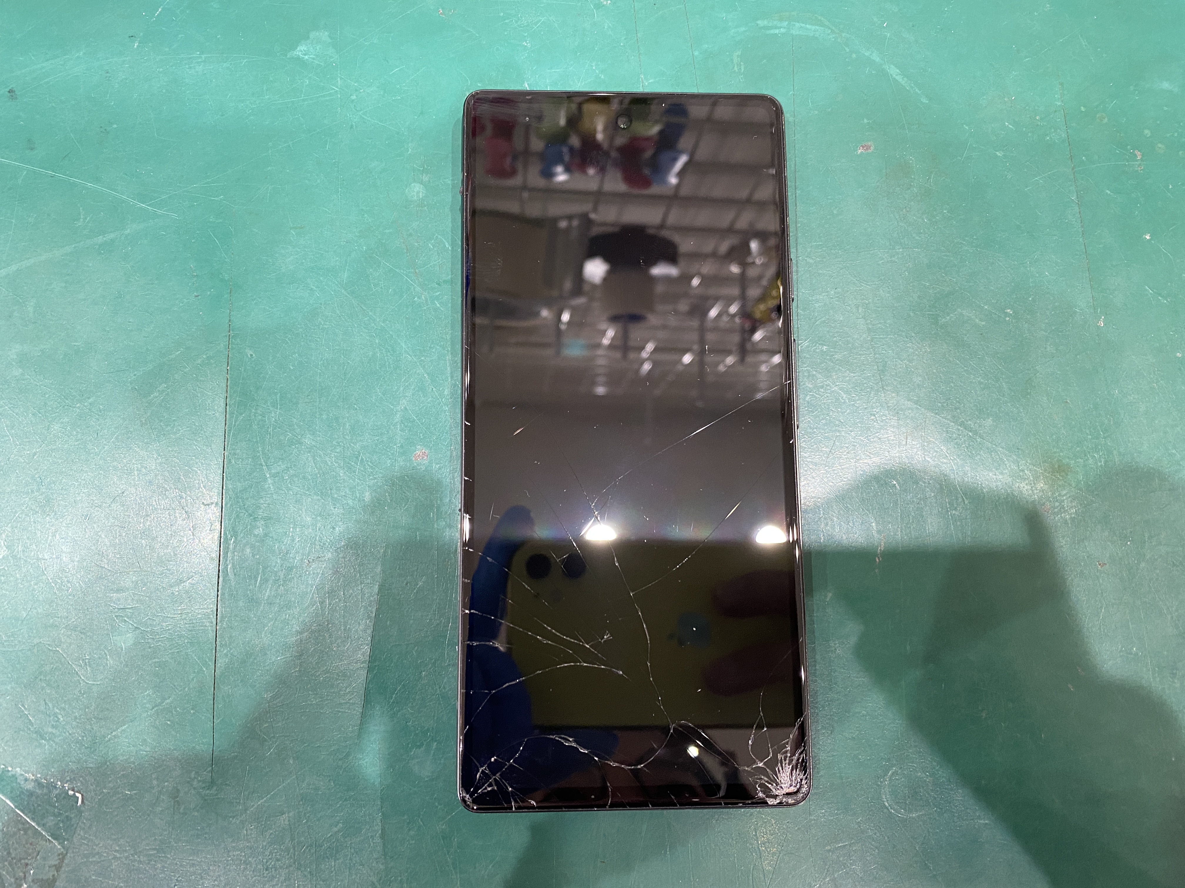 江東区大島・亀戸のスマホ修理屋！Google Pixel6a(ピクセル)画面が割れた、液晶のタッチが効かないなどのトラブル