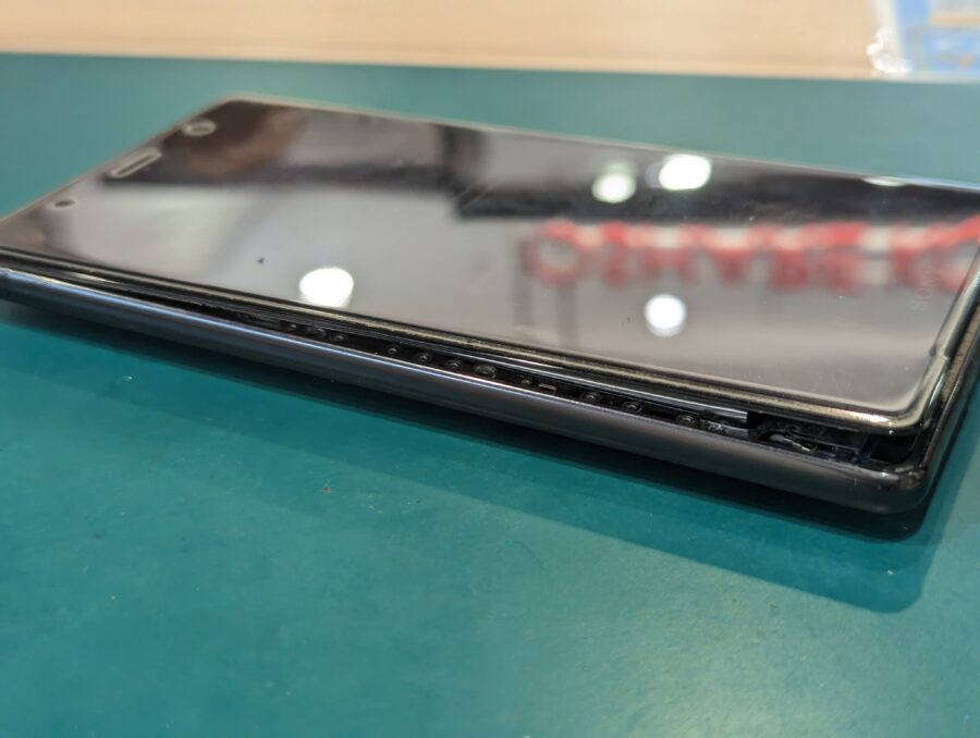 Xperia XZ2 Premium(エクスペリア)SO-04K,SOV38のバッテリー交換ならスマホ修理工房ペリエ千葉店にお問