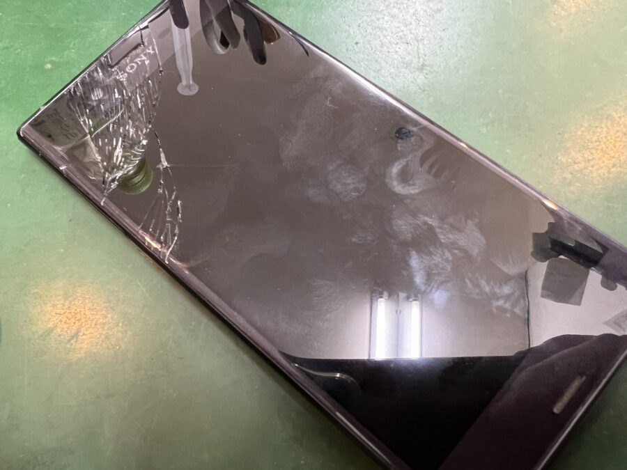 XperiaXZ フロントパネル修理のご依頼でした！